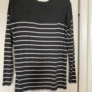 Zenana Outfitters Striped Gray Top - Size M